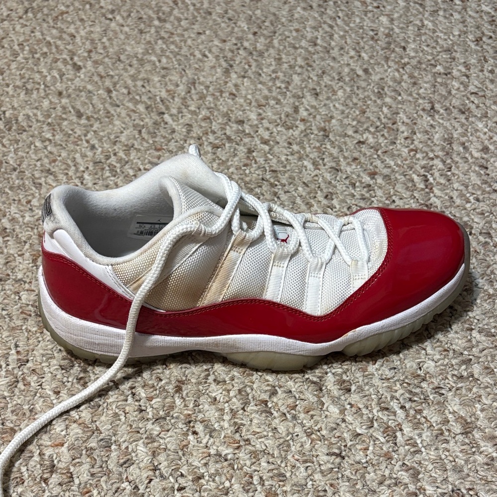Jordan Cherry 11s Low top - Picture 5 of 6